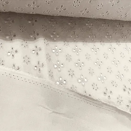 Laise Bordado 100% Algodão - Ponto Floral Off White - 1,40m de Largura