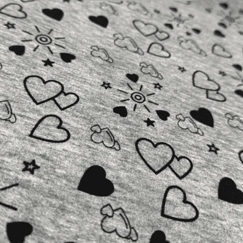 Malha Suede Pijama - Coração Love Preto Fundo Cinza Mescla - 1,60m de Largura