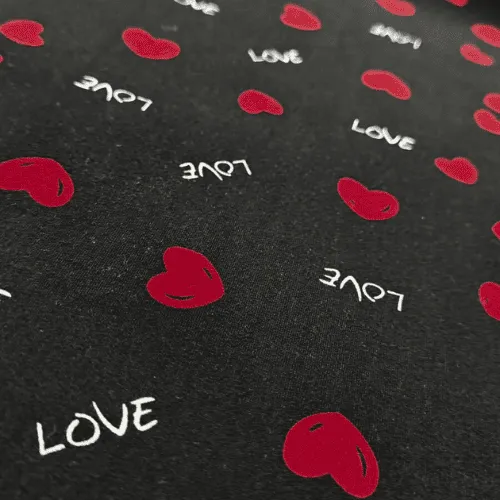 Malha Suede Pijama - Coração Love Fundo Preto - 1,60m de Largura