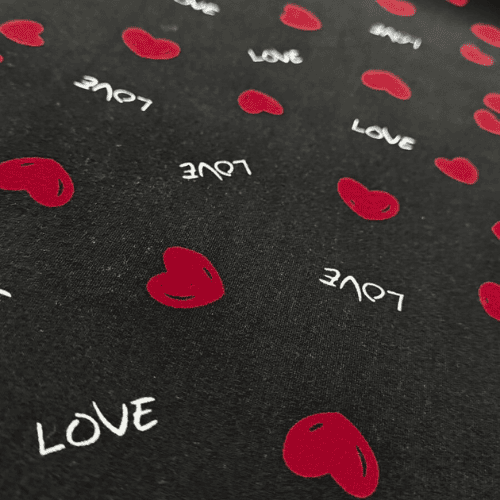 Malha Suede Pijama - Coração Love Fundo Preto - 1,60m de Largura