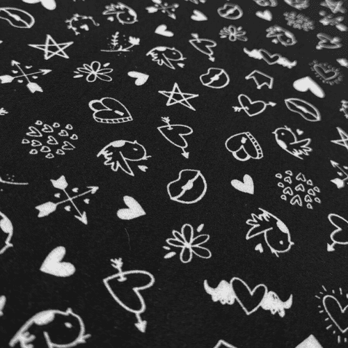 Malha Suede Pijama - Coração Amor Fundo Preto - 1,60m de Largura