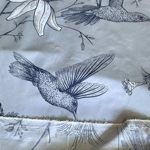 Percal 300 Fios Estampado Poliéster - Beija-flor Azul Fundo Cinza - 2,50m de Largura