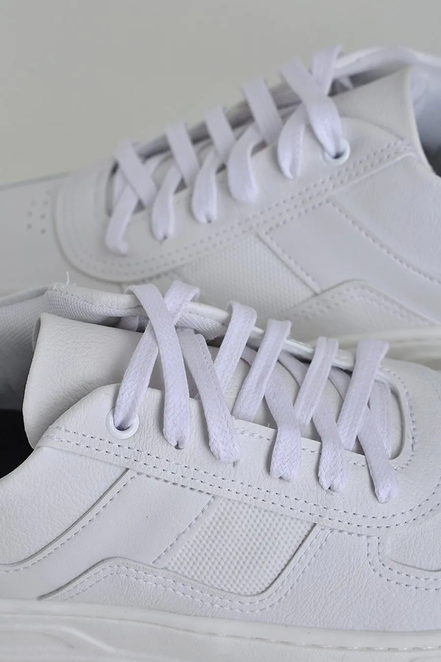 Sneaker Branco Lands | Traje Urbano