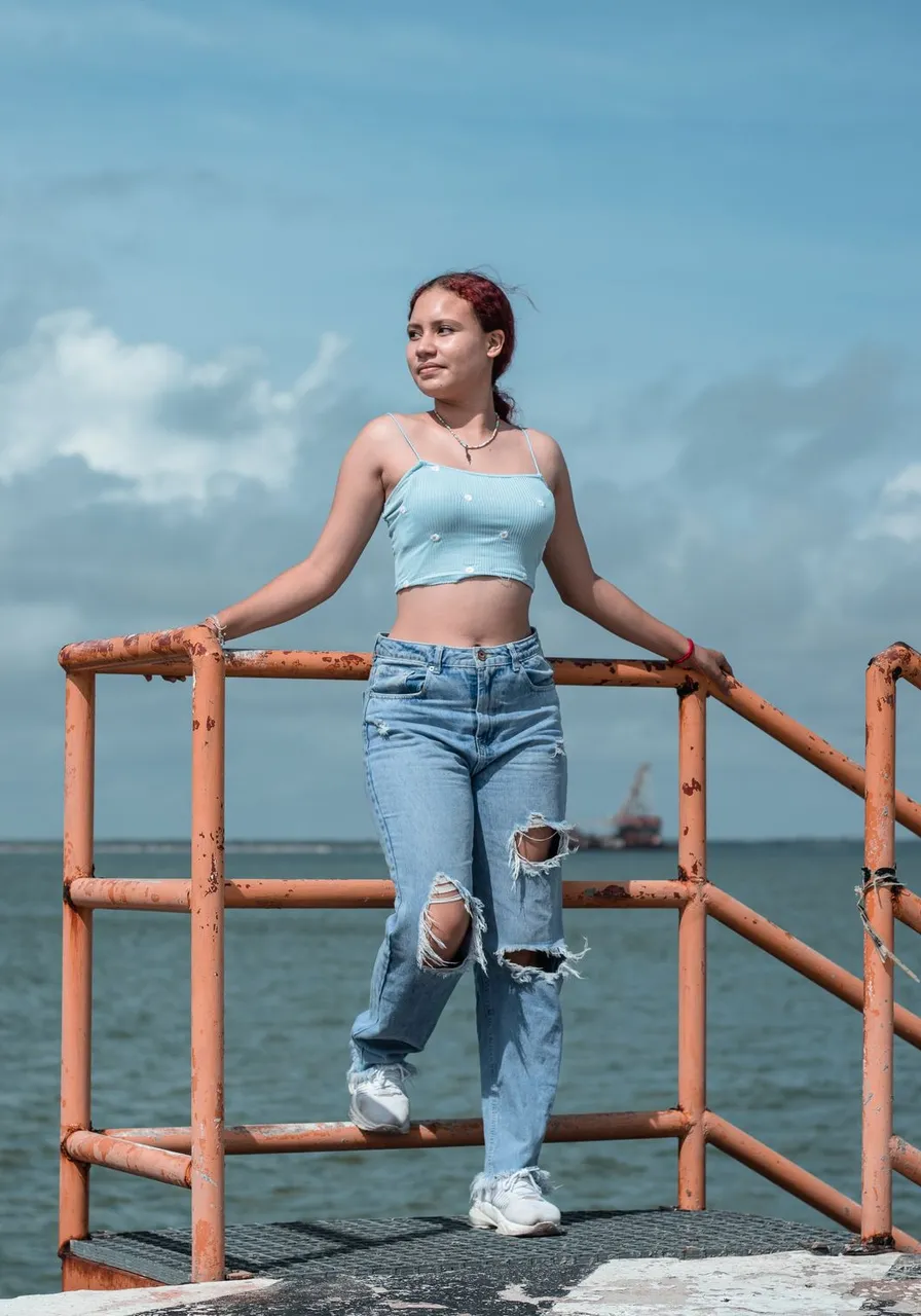 Calça Jeans Feminina Reta Destroyed Clara