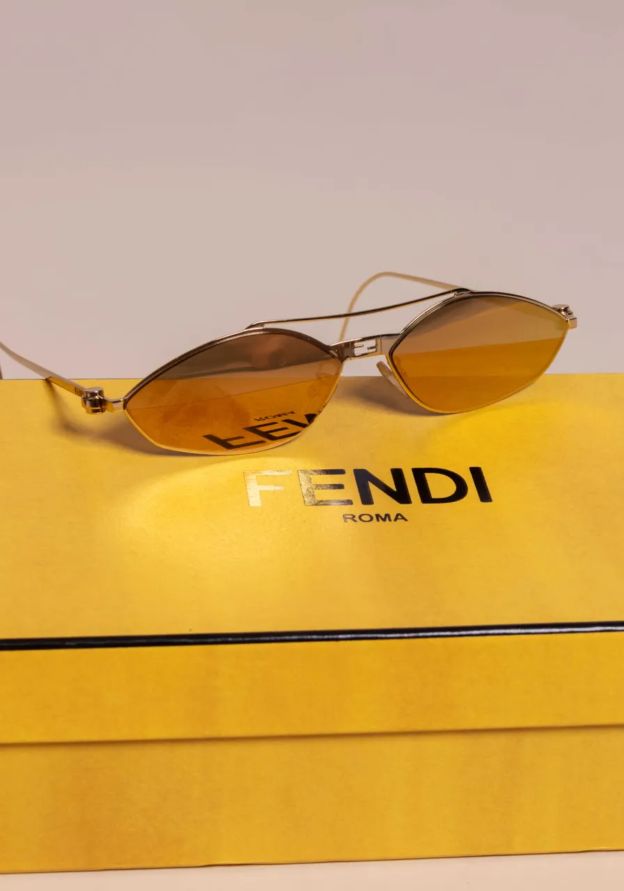 Óculos de sol Fendi Baguette 