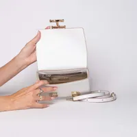 Carolina Herrera Initials Insignia  - imagem 5
