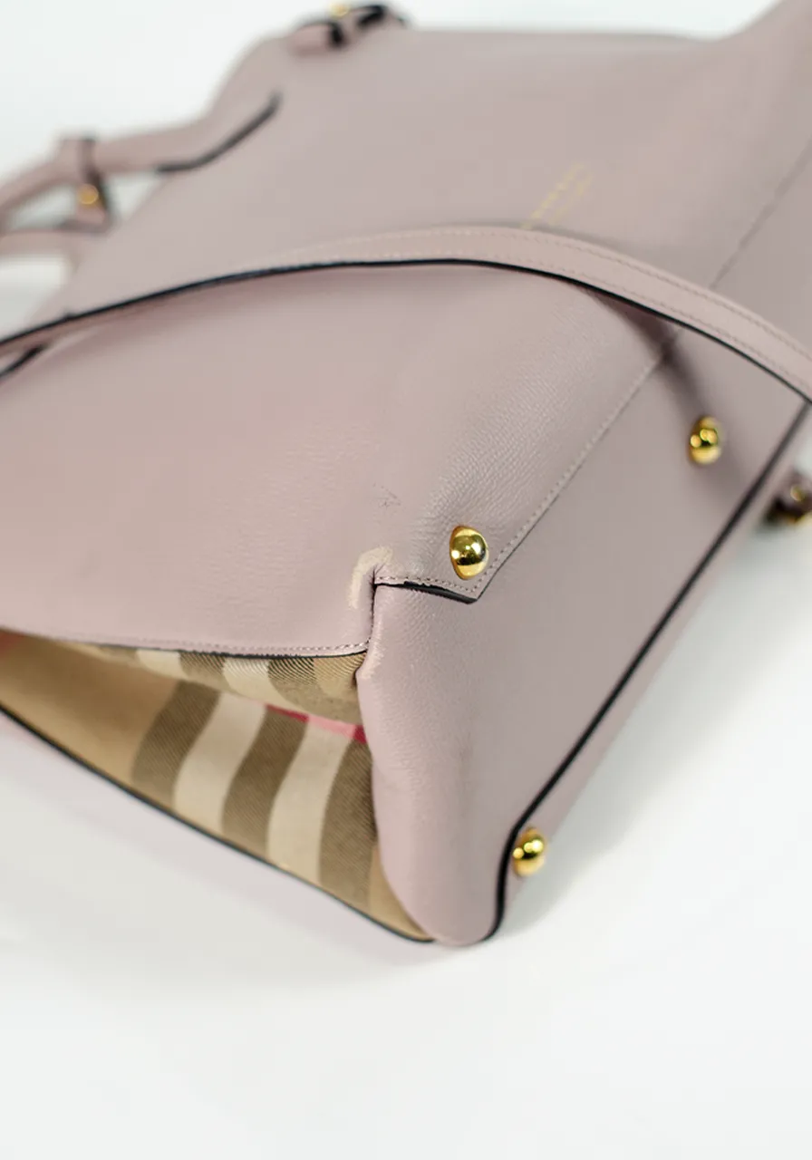 Burberry House Check Trimmed Banner Rosa