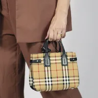 Burberry Mini Haymarket Check Tote  - imagem 4