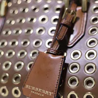 Burberry Coleção Especial  Trench Kisses - imagem 4