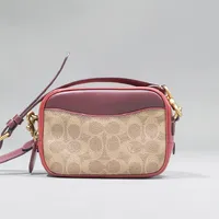 Coach Canvas Signature Câmera Bag - imagem 2