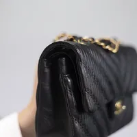 Chanel Chevron Stitched Classic Flap Bag - imagem 7