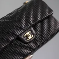 Chanel Chevron Stitched Classic Flap Bag - imagem 5