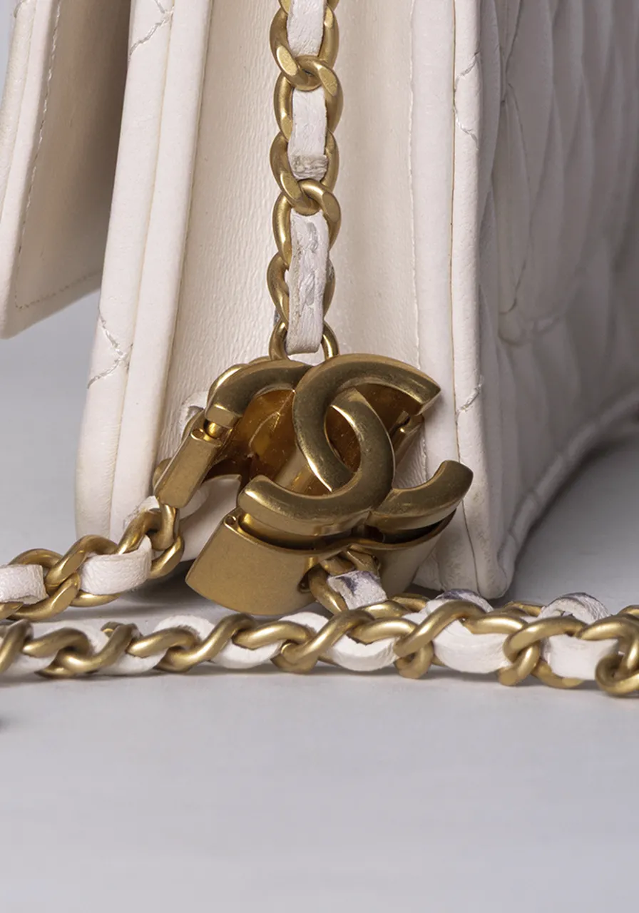 Chanel Classic Wallet On Chain 