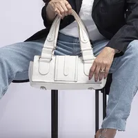 Chloé Saskia  - imagem 3