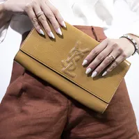 Clutch Saint Laurent Belle Du Jour Verniz - imagem 2