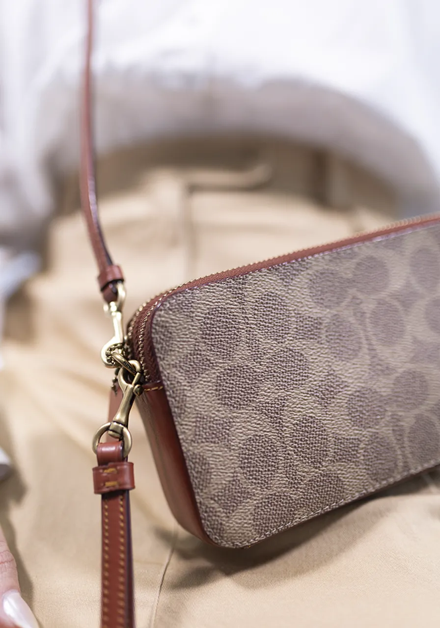 Coach Kira Signature