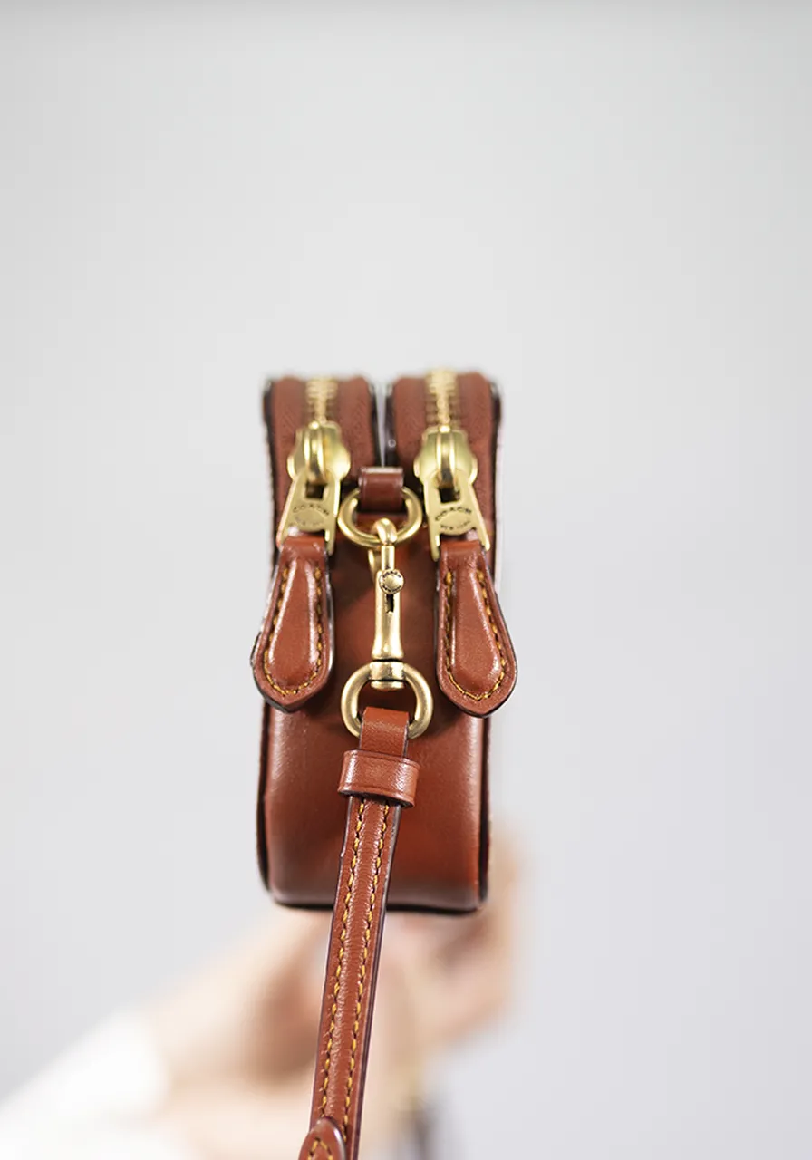 Coach Kira Signature
