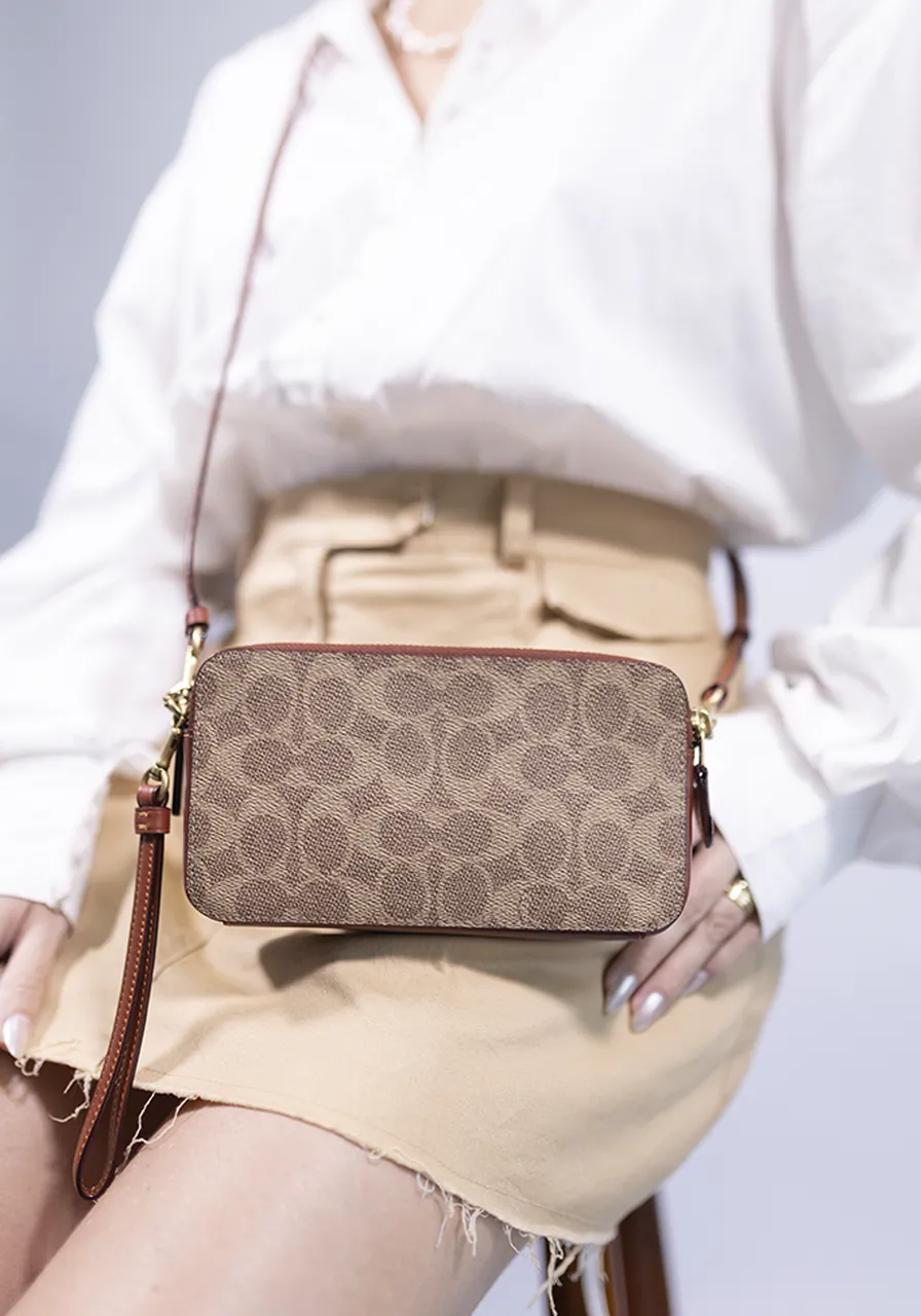Coach Kira Signature