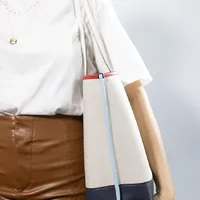 Coach Mollie Tote In Colorblock - imagem 4