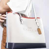 Coach Mollie Tote In Colorblock - imagem 3