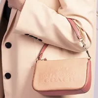 Coach Nolita 19 With Horse And Carriage  - imagem 4