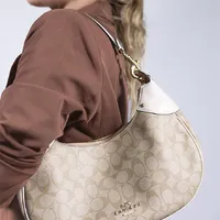Coach Signature Shoulder Bag - imagem 4