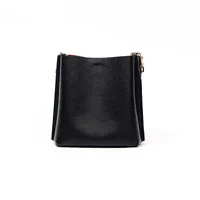 Coach Small Mollie Pebble Bucket - imagem 8