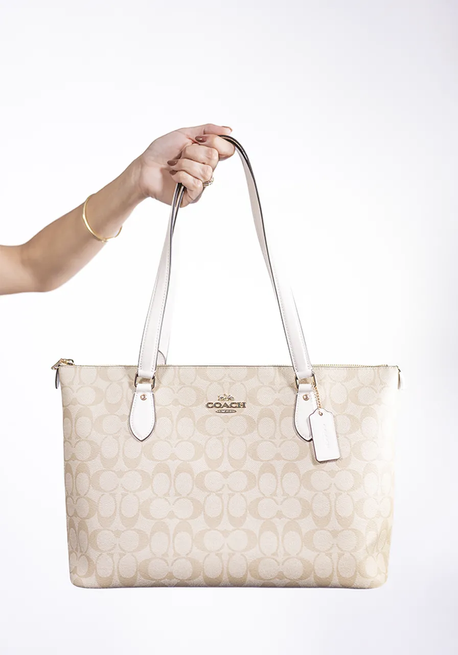 Coach Tote In Signature Nude