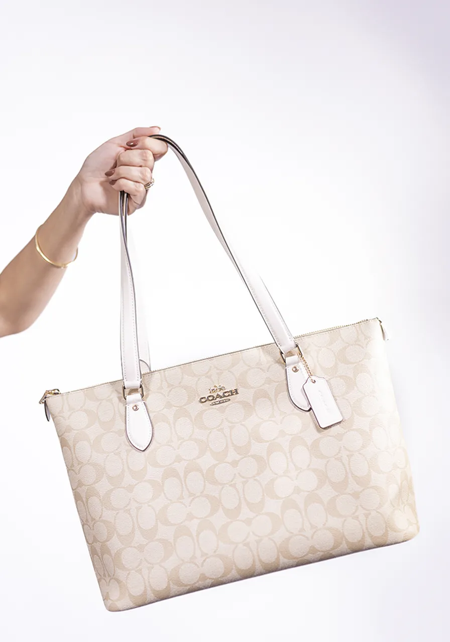 Coach Tote In Signature Nude