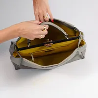 Fendi Medium Peekaboo Bag - imagem 4