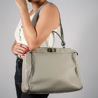 Fendi Medium Peekaboo Bag - imagem 2