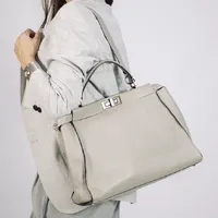 Fendi Medium Peekaboo Bag - imagem 9