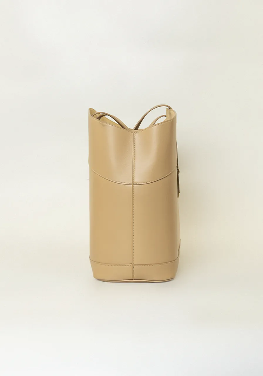 Ferragamo North-South Charming 