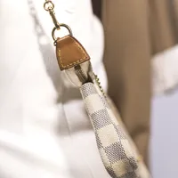 Louis Vuitton Damier Azur Mini Pochette - imagem 4