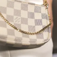 Louis Vuitton Damier Azur Mini Pochette - imagem 6