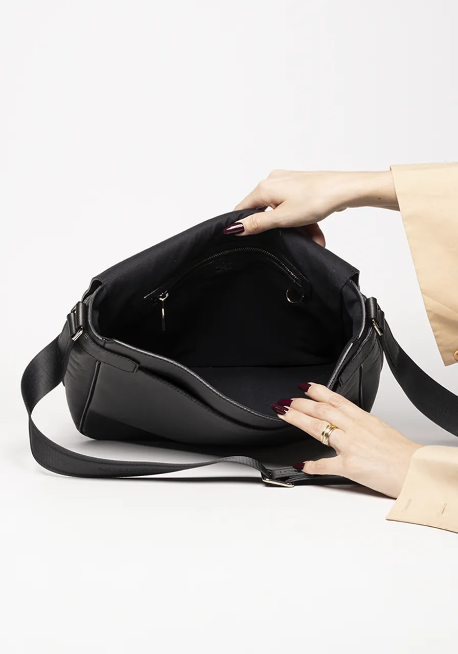 Louis Vuitton Messenger Taiga 