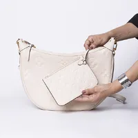 Louis Vuitton Hobo Loop  - imagem 5