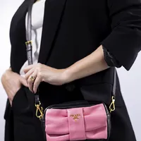 Prada Nappa Fiocco Bow Crossbody Clutch  - imagem 4