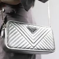 Prada Chain Wallet Crossbody - imagem 5