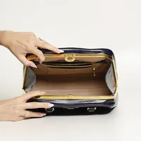 Prada Pyramid Saffiano Verniz  - imagem 5