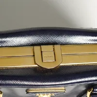 Prada Pyramid Saffiano Verniz  - imagem 6