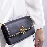 Tory Burch Britten Chain Wallet - imagem 6