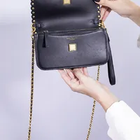 Tory Burch Britten Chain Wallet - imagem 5