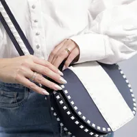 Valentino Garavani Rockstud Saddle Bag - imagem 3