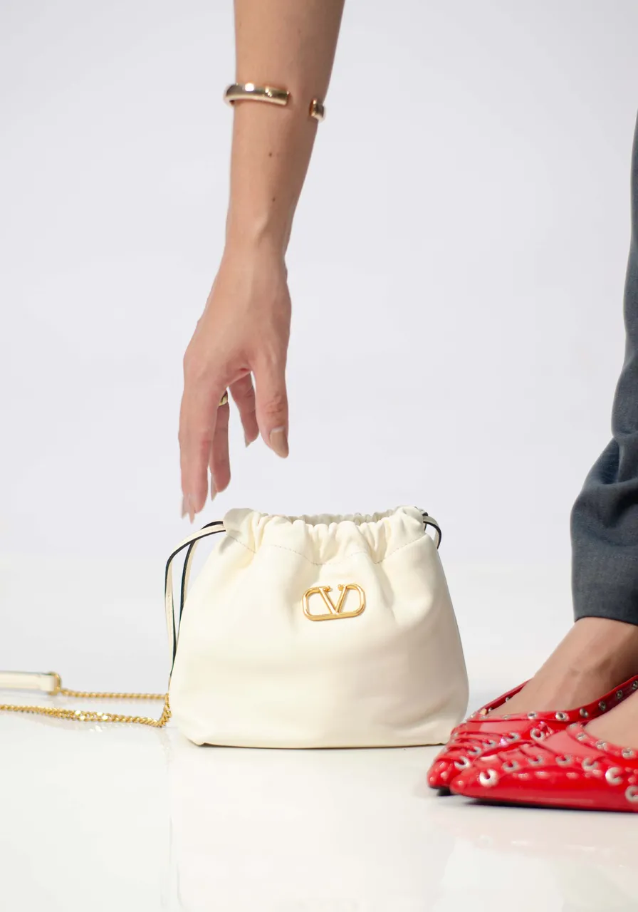 Valentino Garavani Bucket VLogo Mini