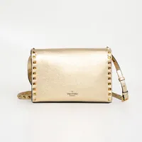 Valentino Garavani Rockstud Dourada - imagem 6