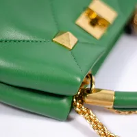 Valentino Roman Stud The Handle Small  - imagem 10