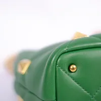 Valentino Roman Stud The Handle Small  - imagem 12
