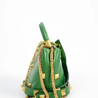 Valentino Roman Stud The Handle Small  - imagem 6