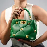 Valentino Roman Stud The Handle Small  - imagem 7